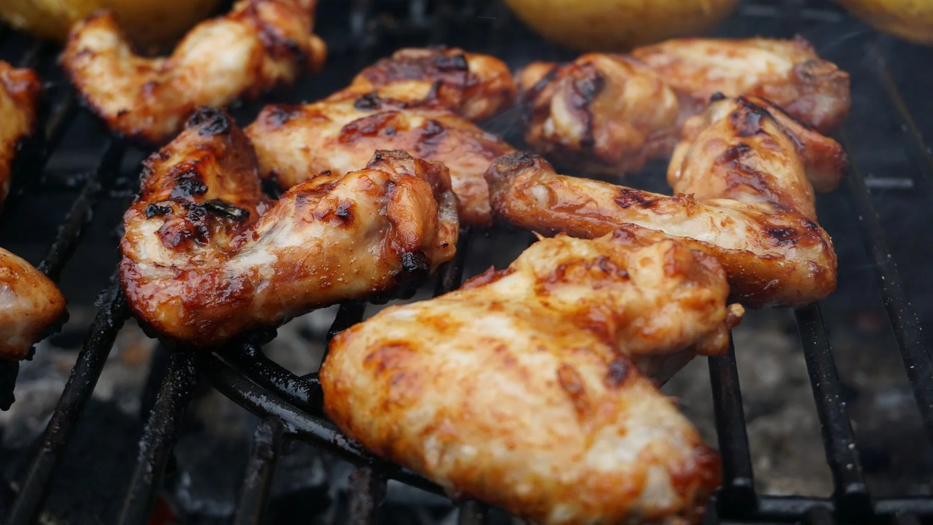 Mi Hungry BBQ & Jamaican Cuisine -Barbecue Restaurant  in Saint Louis , MO , 63114